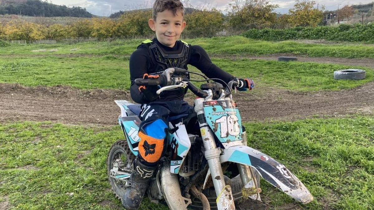 Bursa'da motokrosçu Poyraz Kalender şampiyon oldu!