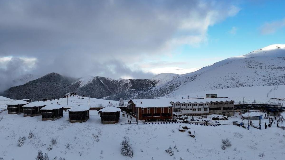 Zigana'nın zirvesi karla kaplandı!