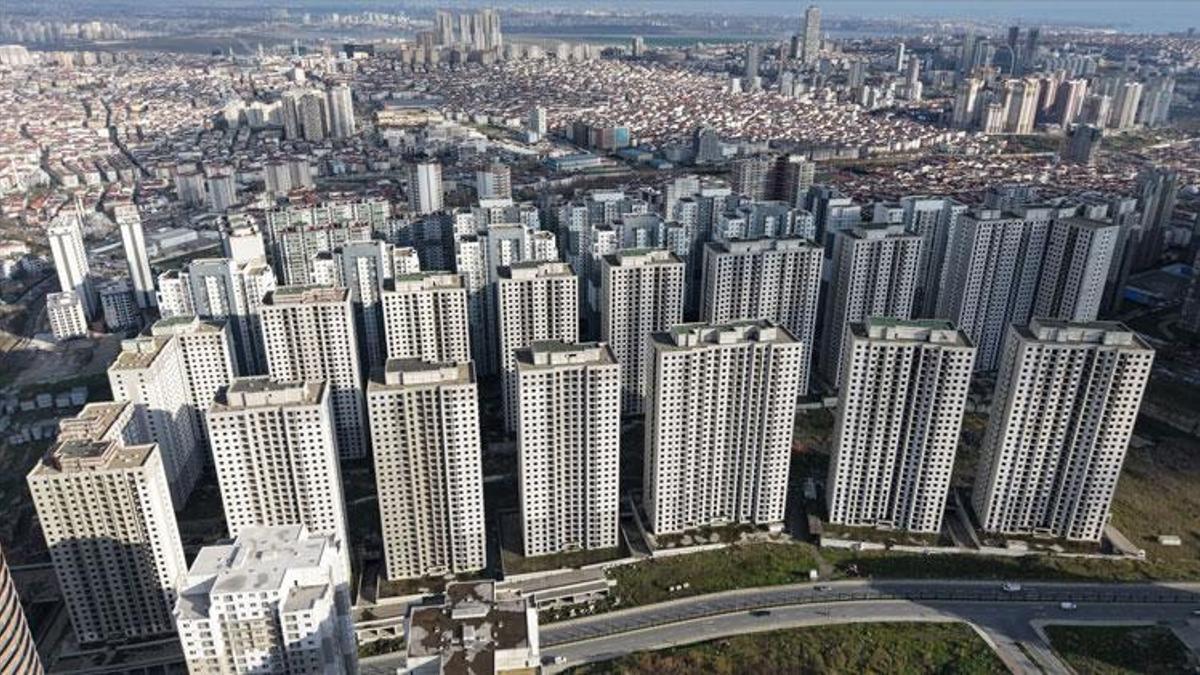 Türkiye'nin gökdelen mezarlıkları havadan görüntül…