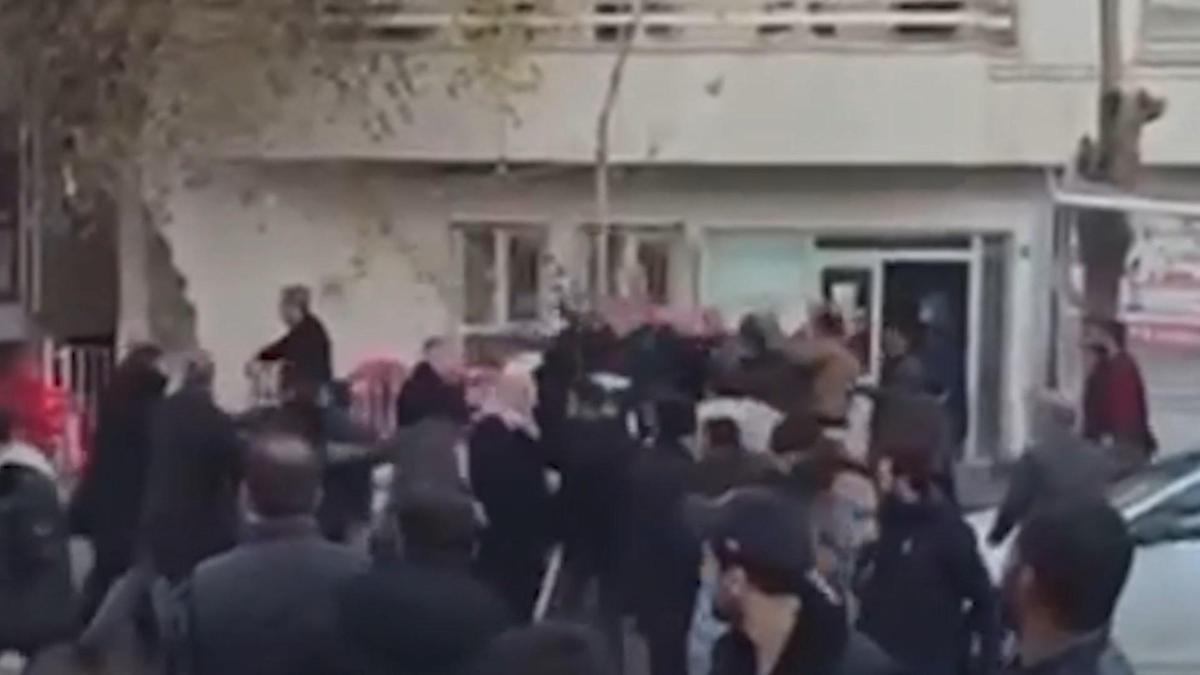 Şanlıurfa’da taşlı-sopalı kavga kamerada