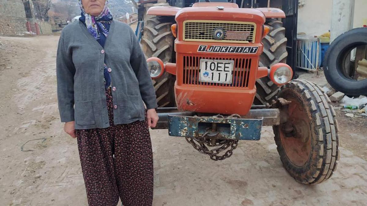 Traktörünün plakası başına dert oldu; sürekli ceza tebligatı geliyor