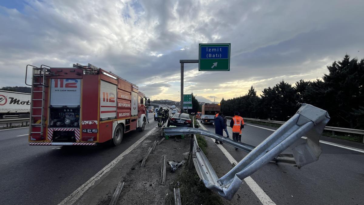 TEM’de bariyere çarpan otomobilin sürücüsü yaralandı