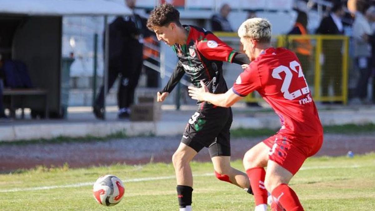 Karşıyaka ile Fenerbahçe transferde anlaşamadı, genç oyuncu takımında kaldı