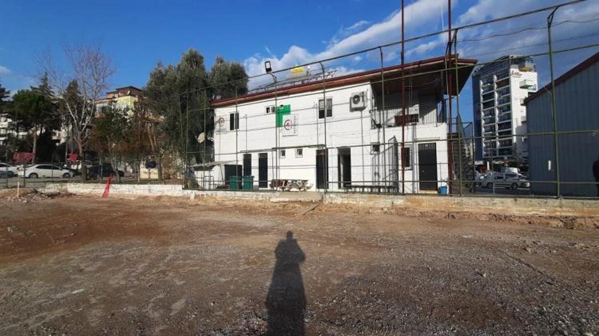 Futbol sahasında şok! İnsan kemikleri çıktı