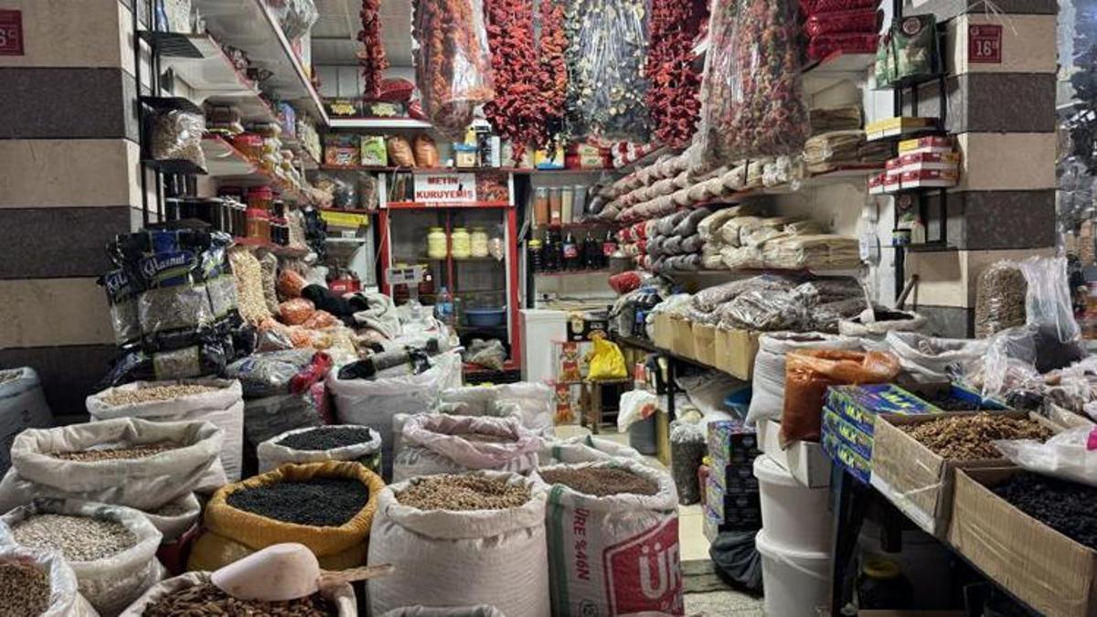 Diyarbakır'da pazarlarda kuyruk oluştu! Talebe yet…