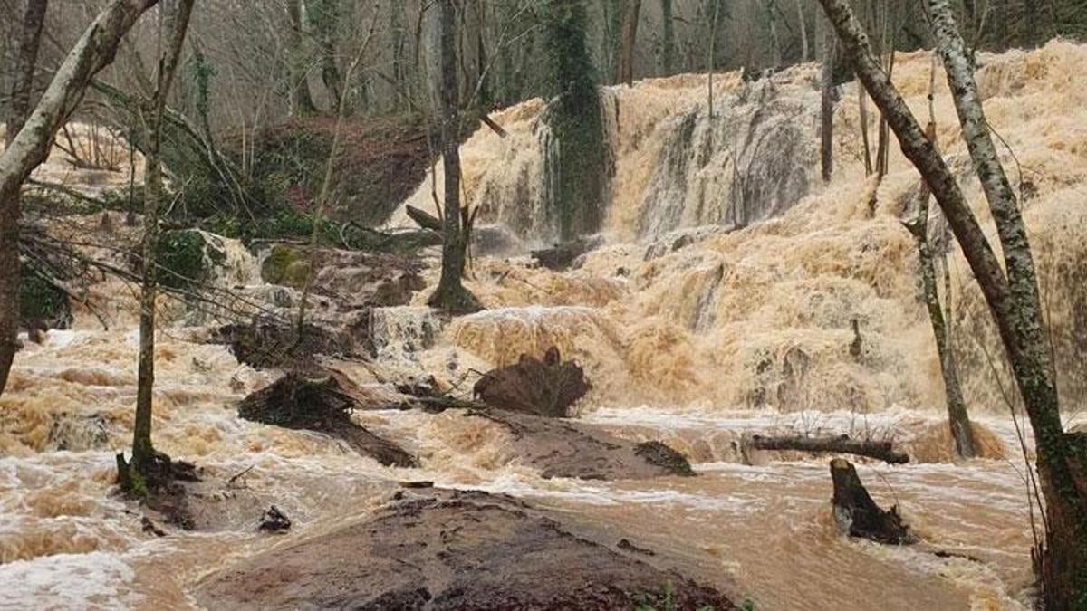 Karapınar Şelalesi yağışlarla yeniden hayat buldu kartpostallık görüntüler ortaya çıktı