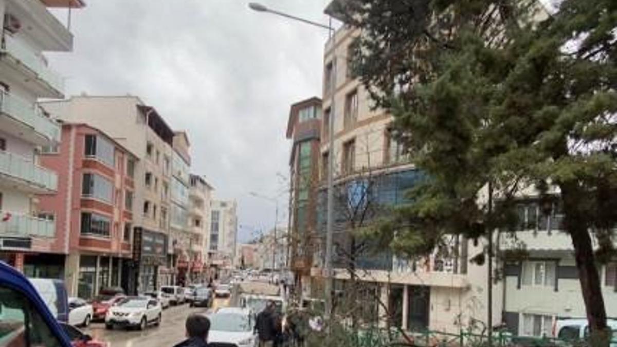 Büyükşehir ekipleri, kuvvetli fırtınaya karşı sahada