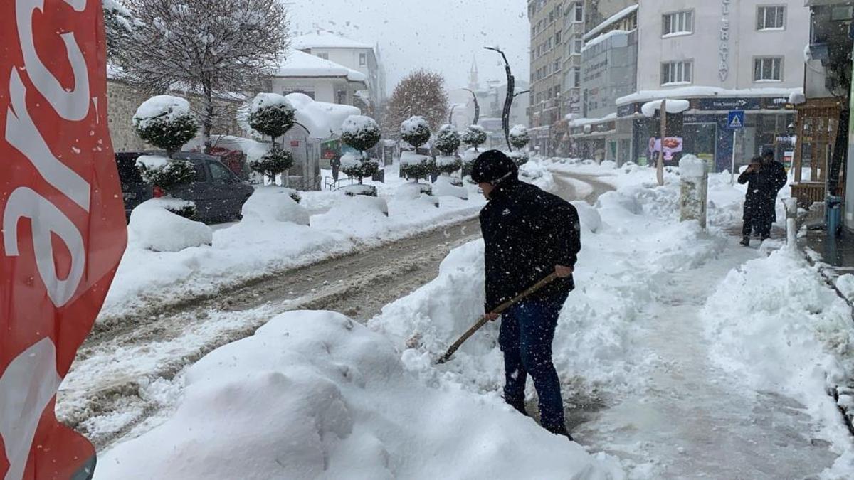 Bolu'da kar yağdı, en çok bu ürün 'yok' sattı