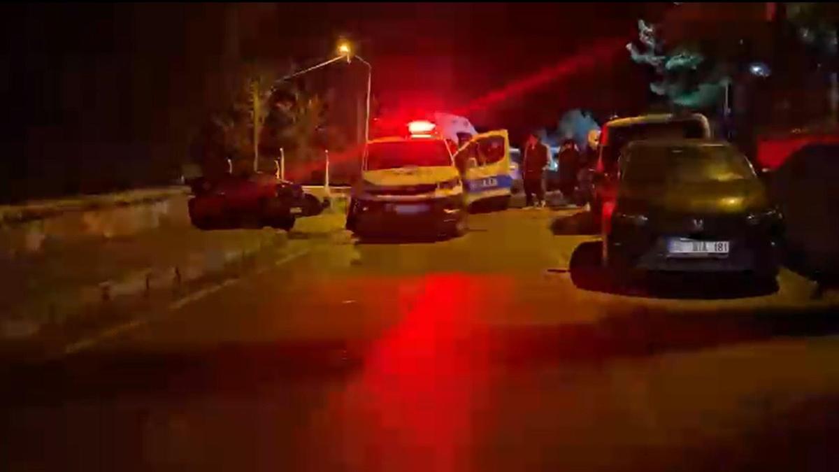 Alacak kavgasında arkadaşını bıçakladı; 1 yaralı, 3 gözaltı