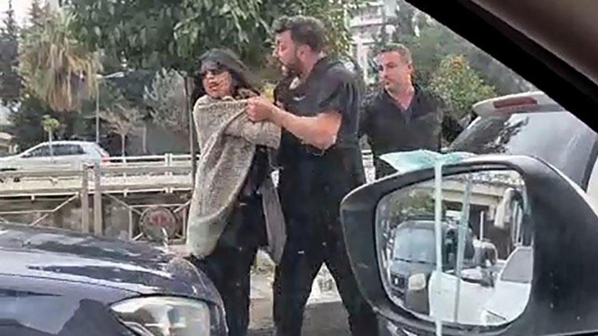 Adana'da boşanma aşamasındaki eşini trafikte darbedip, aracına çarptı