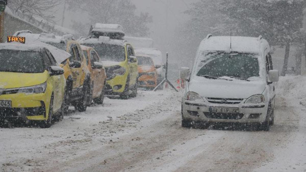 Bingöl-Erzurum karayolu kar ve tipi nedeniyle tır trafiğine kapatıldı