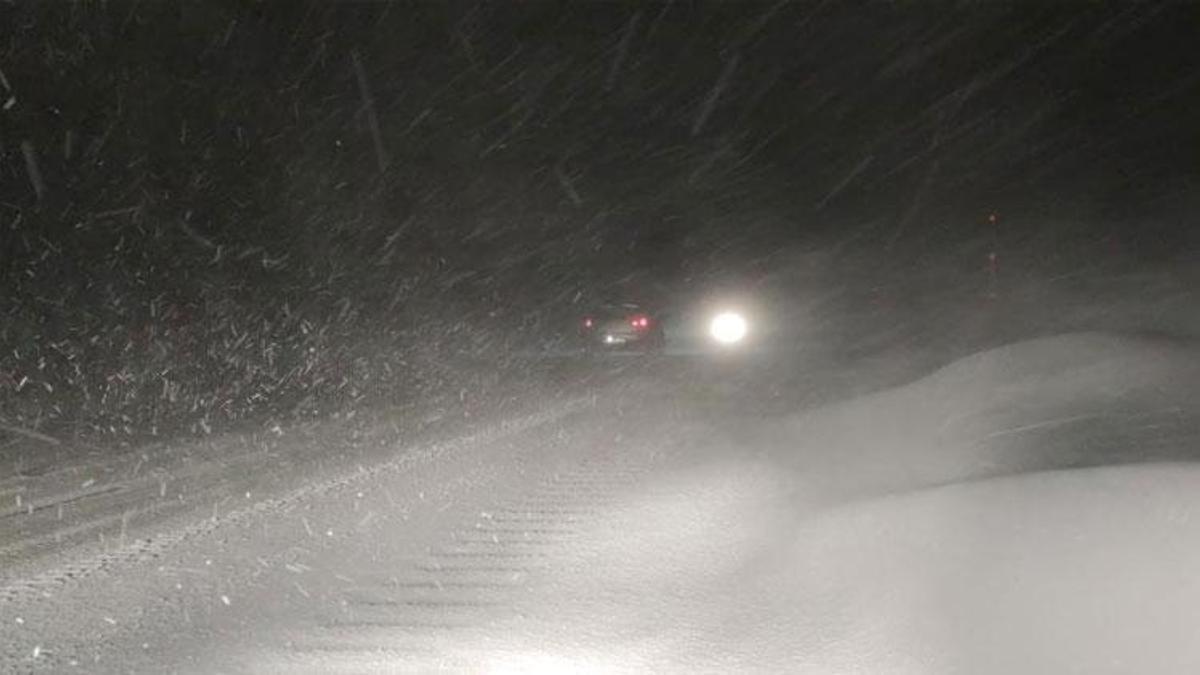 Bitlis’te yoğun kar yağışı! Ağır vasıtalara geçici yasak geldi
