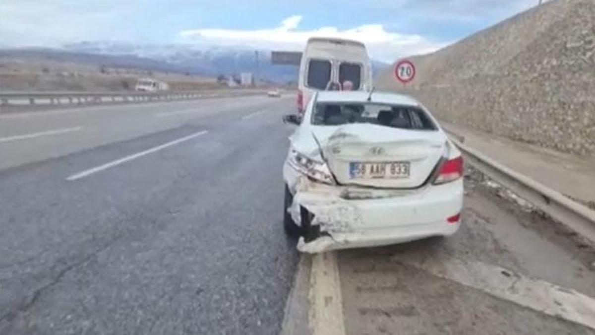 Ankara Elmadağ’da 6 aracın karıştığı zincirleme kazada 2 kişi yaralandı