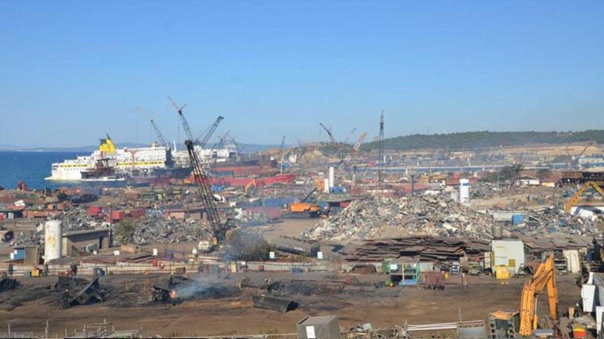 İzmir Aliağa Gemi Söküm Bölgesi’nde iş kazası: 1 işçi hayatını kaybetti