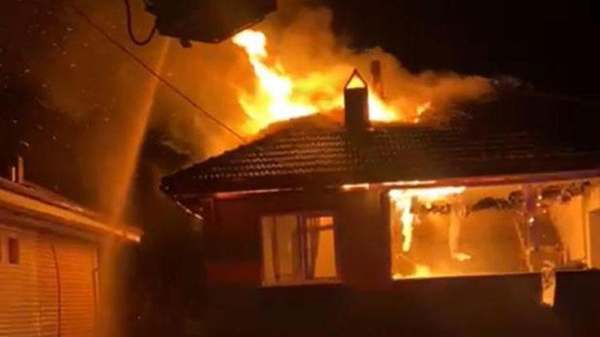 İki katlı evde çıkan yangın korkuttu