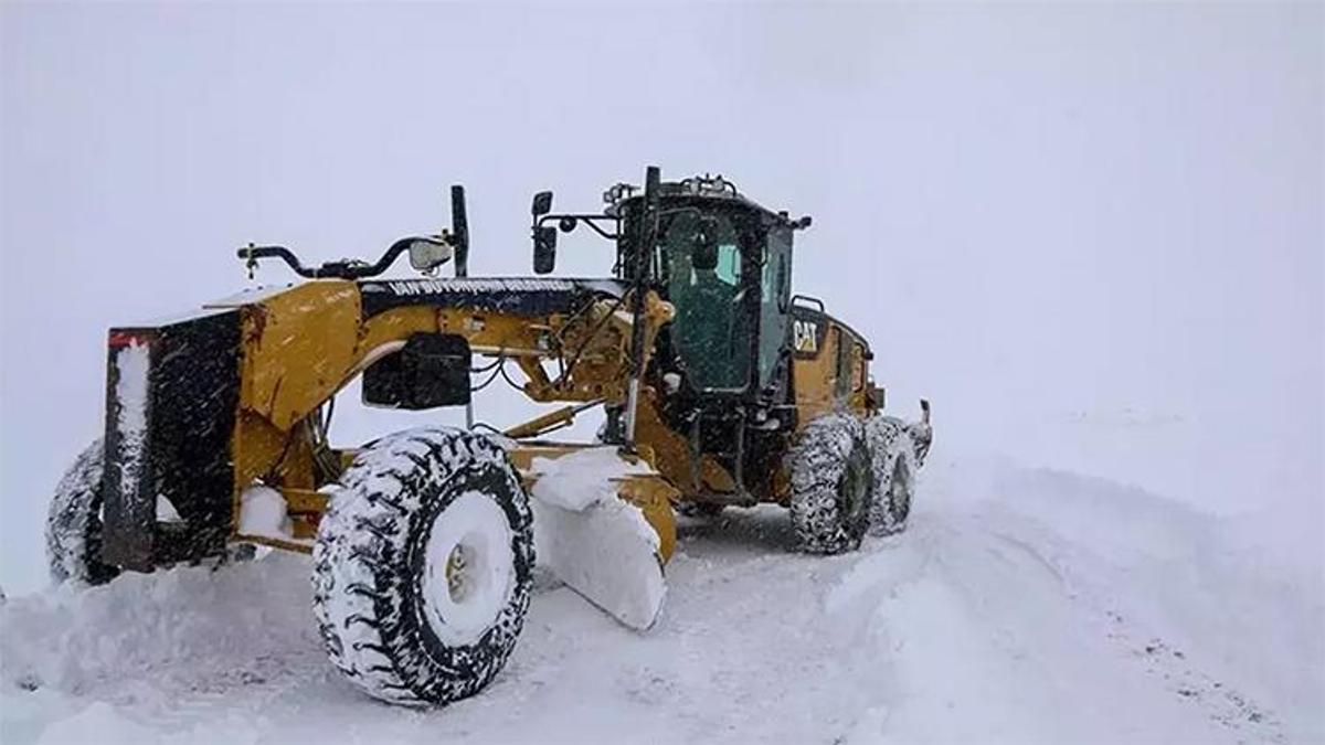 Van'da kar yağışı nedeniyle kapanan 278 yerleşim yerinin yolu açıldı
