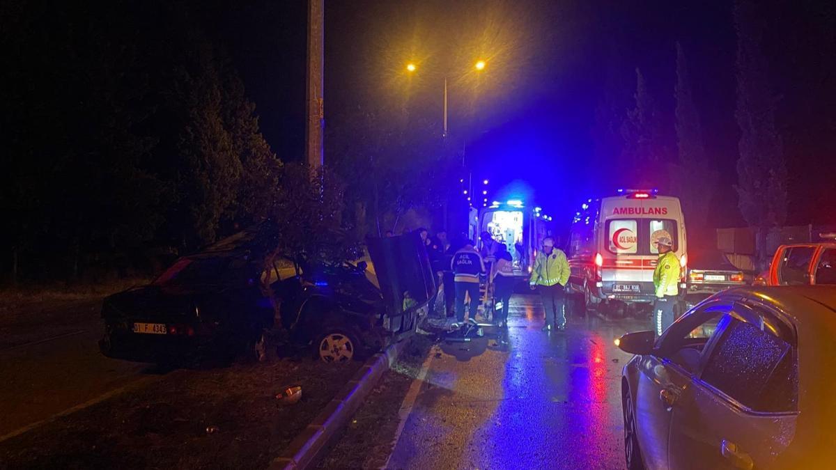 Kazada ikiye bölünen otomobilden mucize kurtuluş: 2 yaralı
