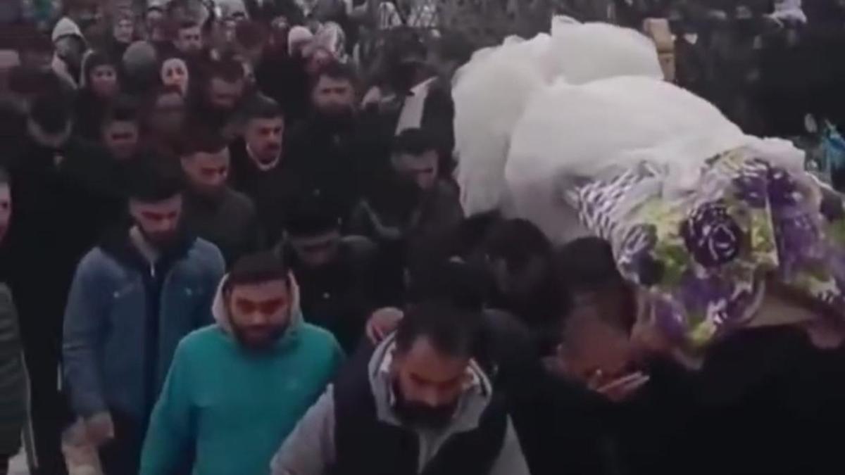 Tabancayla vurulmuş halde bulunan Çiğdem, son yolculuğuna gelinlikle uğurlandı
