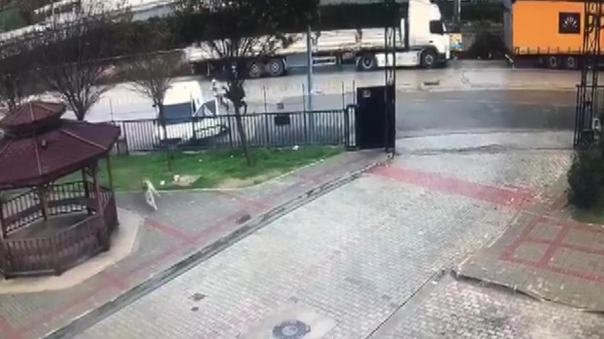 Adana'da silahlı saldırıya uğrayan baba yaralandı, 16 yaşındaki oğlu hayatını kaybetti