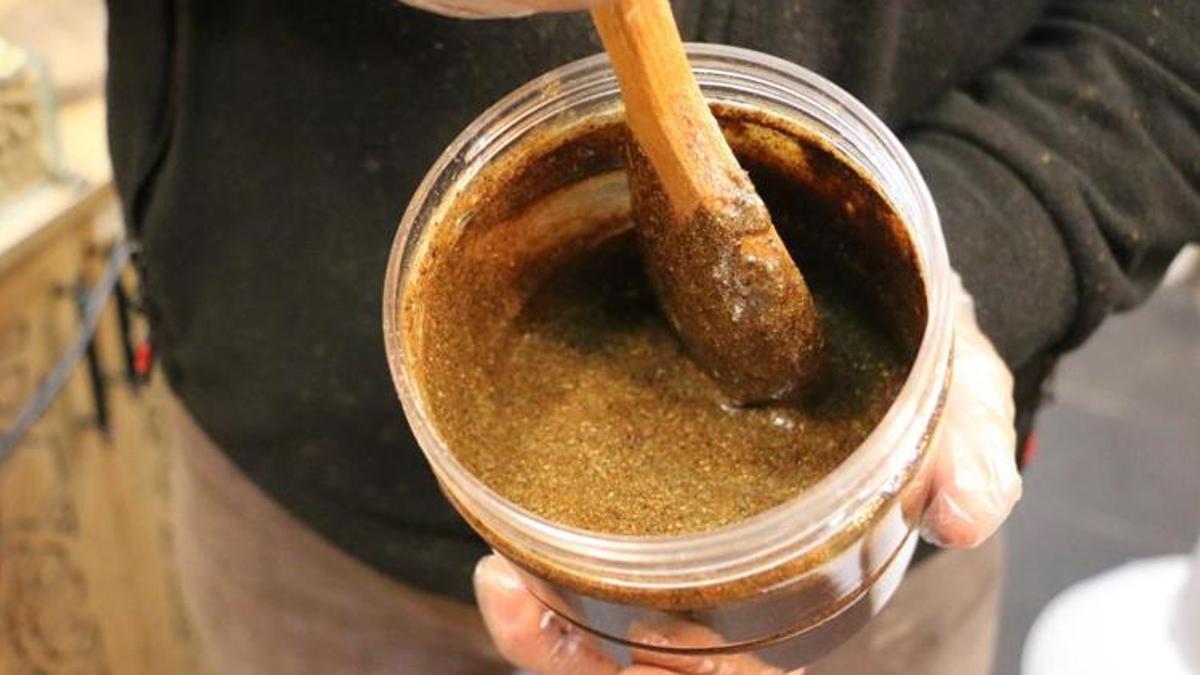 Bunu içen kış boyu hasta olmuyor! İçinde tam 25 çeşit bitki var, duyan Diyarbakır'a koşuyor