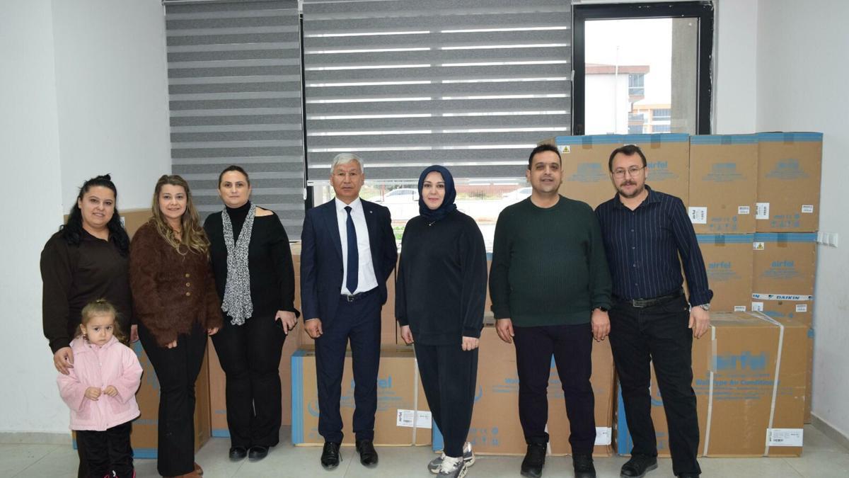 Manisa'da hayırseverlerden ilkokula klima desteği