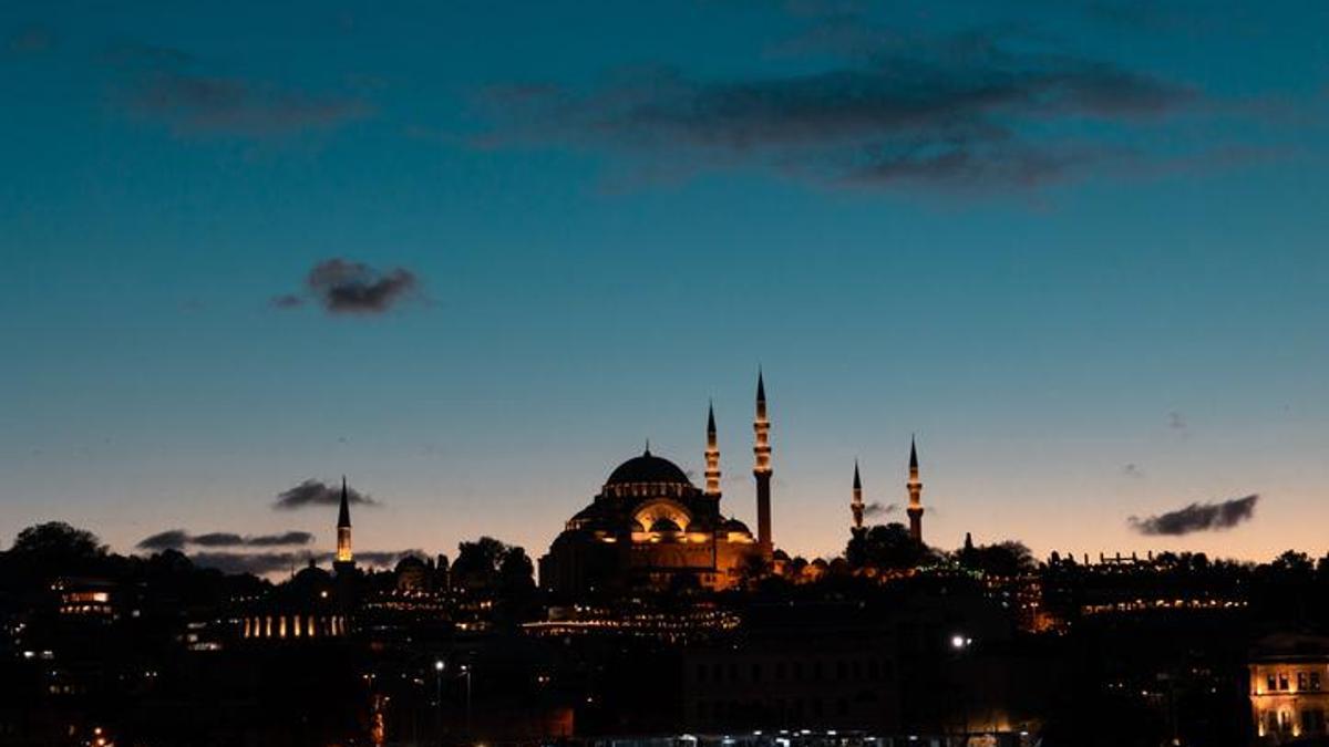 15 Ocak 2026 Miraç Kandili özel: Dilek ve hacet duası rehberi: Miraç Kandili gecesi okunacak dilek ve istek duası: Miraç Kandil'inde hangi dilek duası okunur? Arapça metni, Türkçe okunuşu, meali ve ne zaman okunmalı?