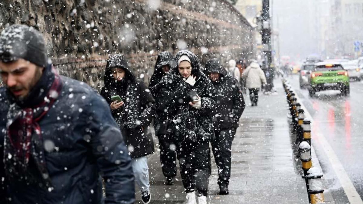 İstanbul'da okullar tatil mi? Yarın okul var mı? 14 Ocak 2026 Çarşamba İstanbul'da okullar tatil edildi mi? Açıklama geldi