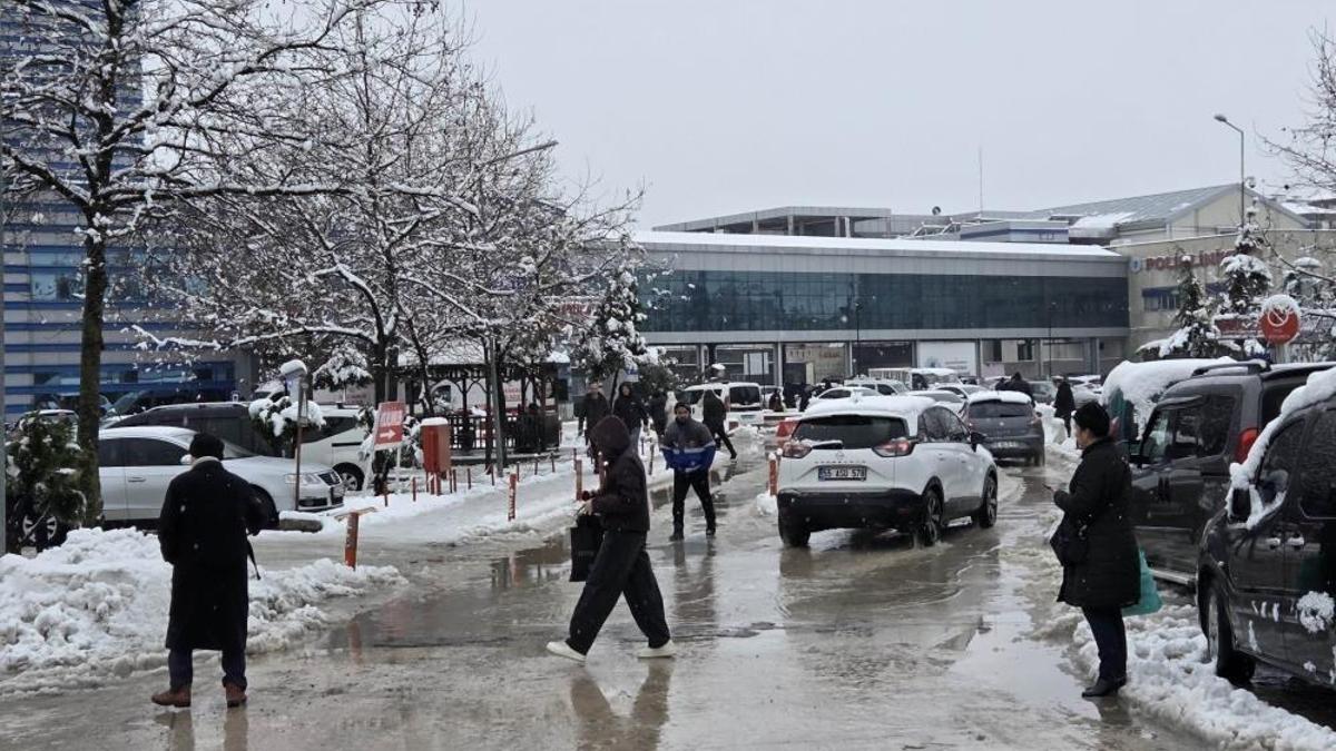 Samsun'u Balkan soğuğu vurdu! Kar 50 santime ulaştı