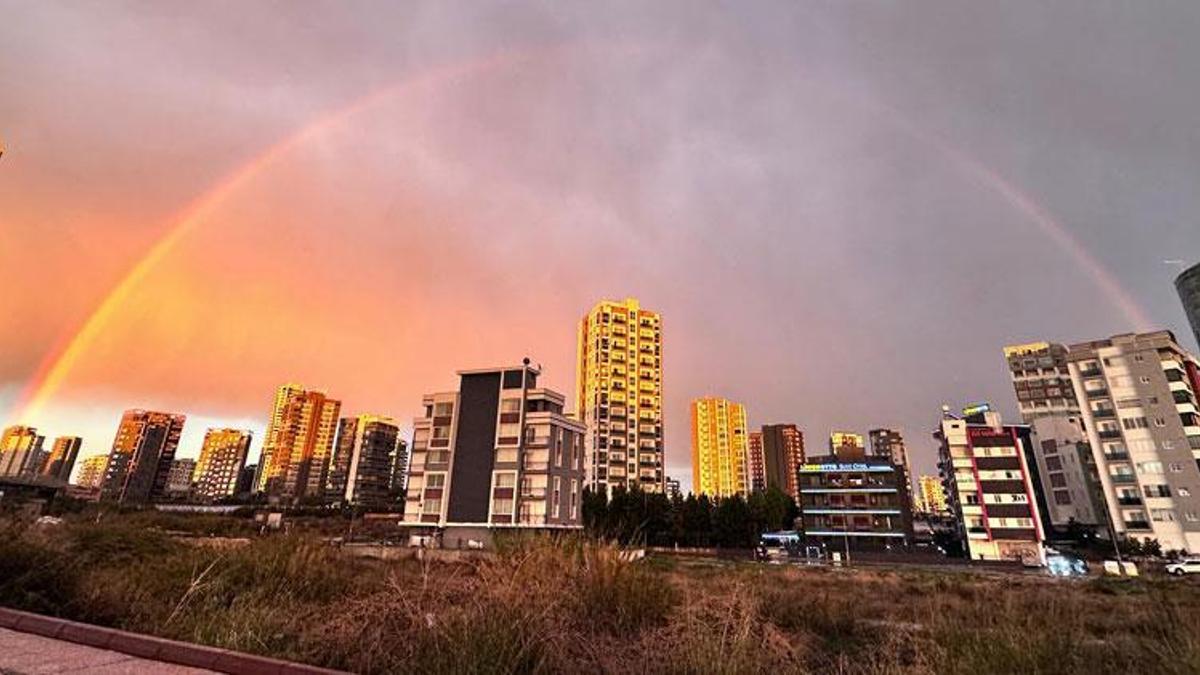 Mersin'de yağmur ve dolu sonrası gökkuşağı renkli görüntülere sahne oldu