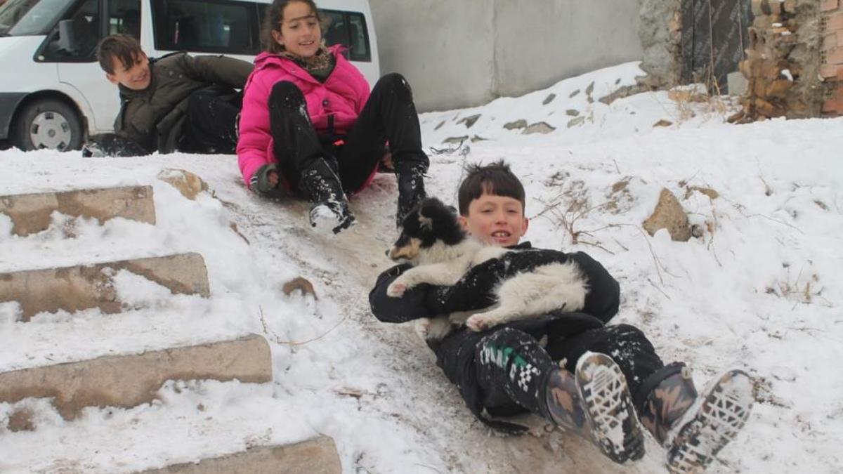 Adana'da okullar tatil mi? Yarın okul var mı? 14 Ocak 2026 Çarşamba Adana'da okullar tatil edildi mi? Açıklama geldi