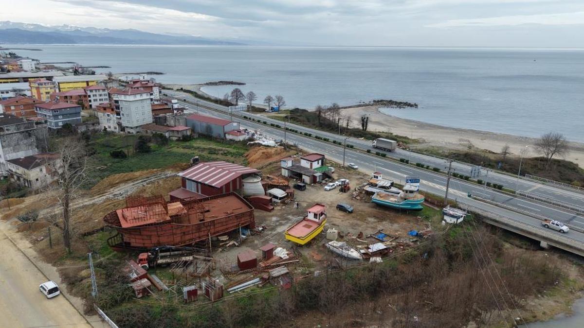 Trabzon'da ürettiğini Senegal'e satıyor! Yol kenarında derme çatma tesiste yapıyor