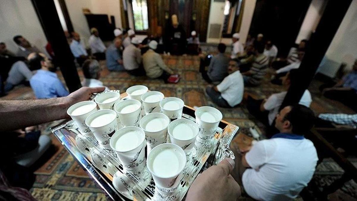 Miraç gecesi süt ne zaman içilir? 15 Ocak Miraç Kandili süte hangi dua neden okunur?