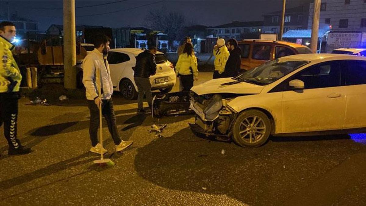 İnegöl'de 2 otomobil çarpıştı: 2 yaralı