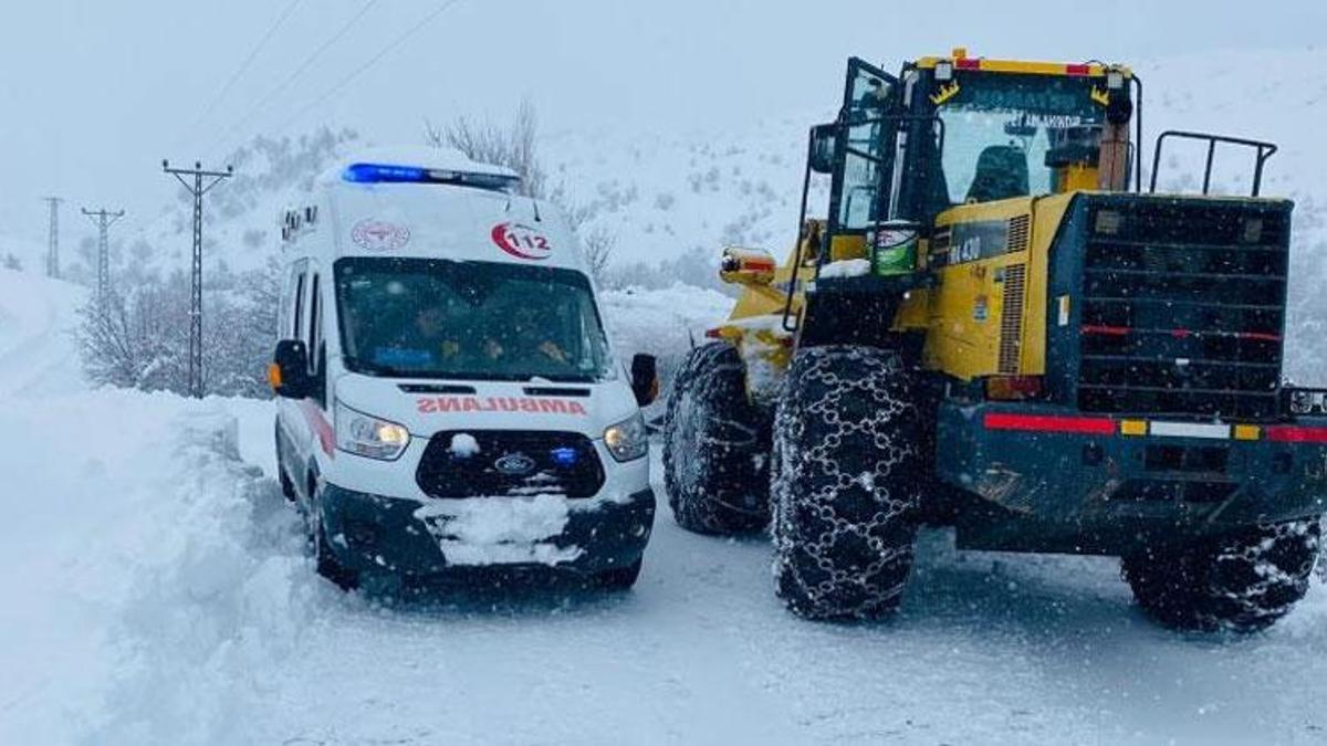 Bitlis'te zorlu kış şartlarında hasta kurtarma operasyonu