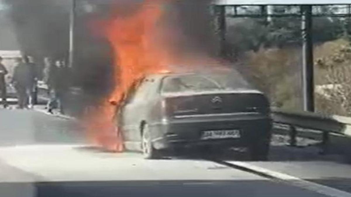 TEM'de hareketli dakikalar! Alev alev yanan araç hurdaya döndü