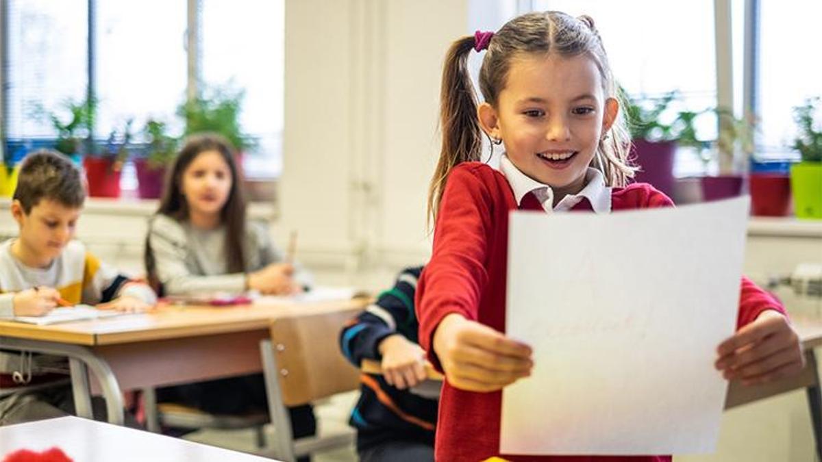 Okul Öncesi Karne Görüşleri: Minik Öğrenciler İçin Sevgi Dolu, Cesaretlendirici ve Gelişimi Destekleyen Karne Görüşleri & Mesajları