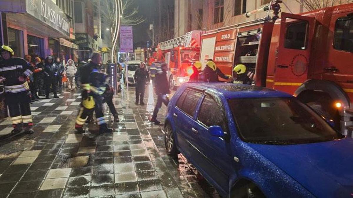 Gece saatlerinde çıkan yangın Bolu'da panik yarattı: 2 yaralı