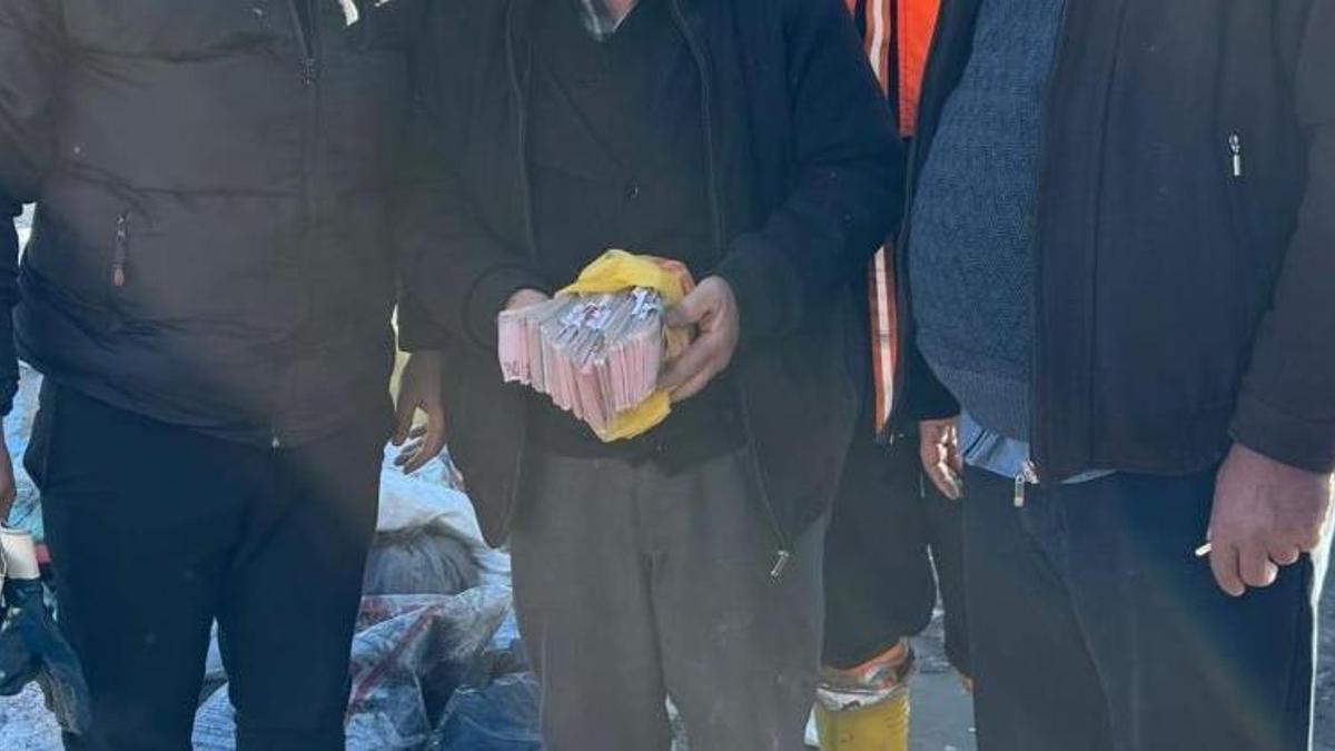 Gaziantep'te içi para dolu poşeti çöpe attı, bankaya gidince dondu kaldı