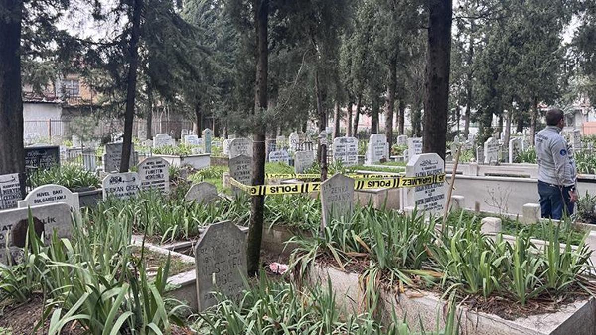 Bursa'da mezarlığa gizlice gömdü! Görevli ağaçların arasından fark etti