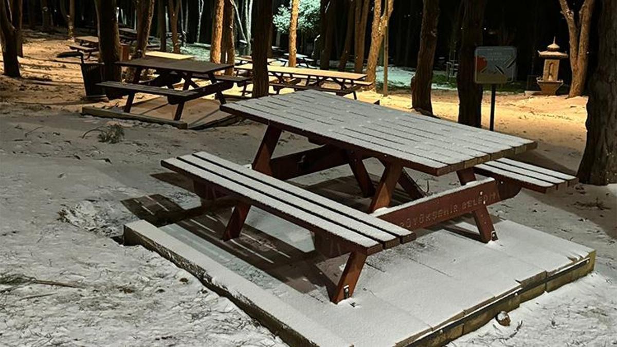 İstanbul güne karla başladı! Çamlıca Tepesi beyaza büründü