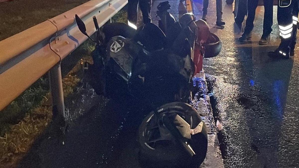 Önce önündeki araca sonra bariyere çarptı! İstanbul'da motosikletli ölüm!