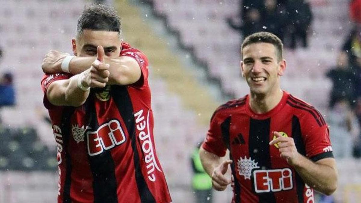 Eskişehirspor-İzmir Çoruhlu maçında Es Es gol oldu yağdı