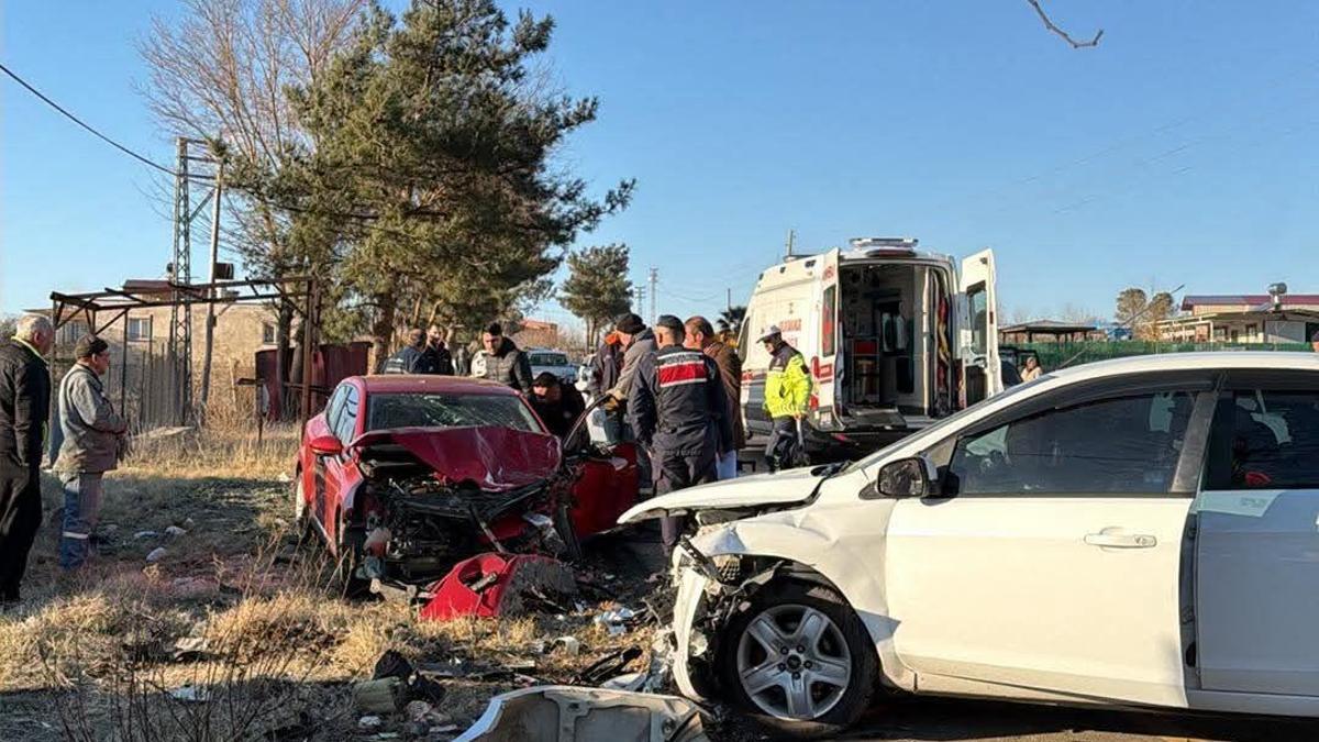 Düziçi'de otomobiller çarpıştı: 2 yaralı