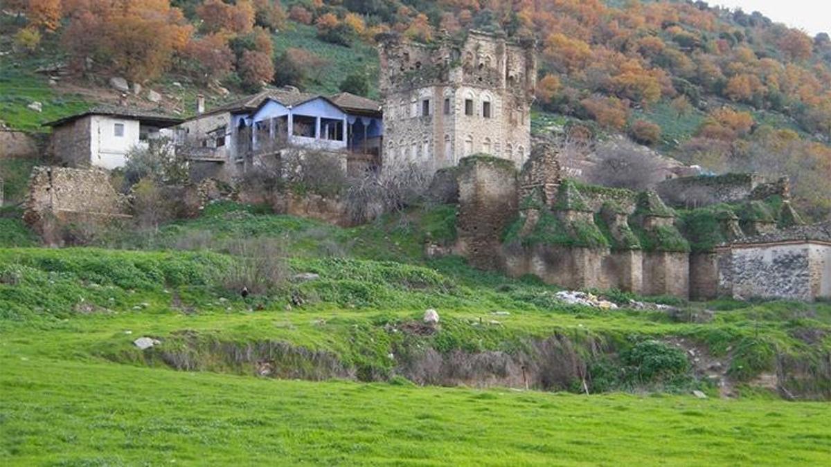 Tarihi Arpaz Kulesi viraneye döndü! 'Medeniyetin beşiğini bu şekilde görünce içim burkuldu'