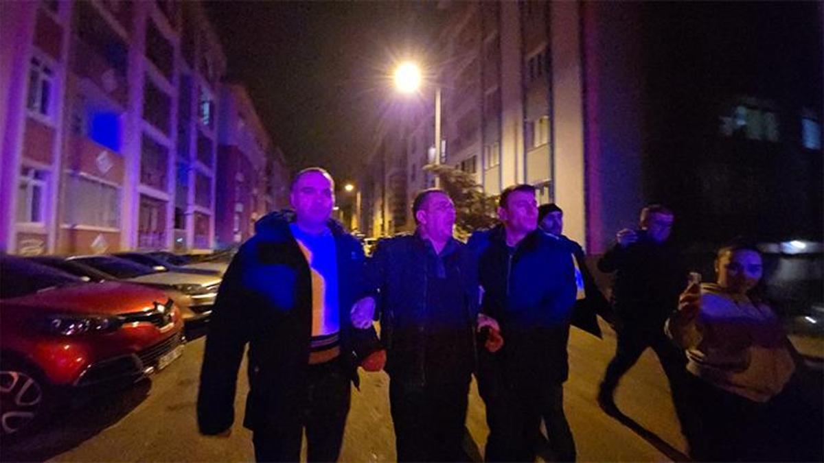 Karabük'te sıcak saatler:... Alkollü baba gece yarısı dehşet saçtı: Kapısına gelen kızının erkek arkadaşını vurdu!