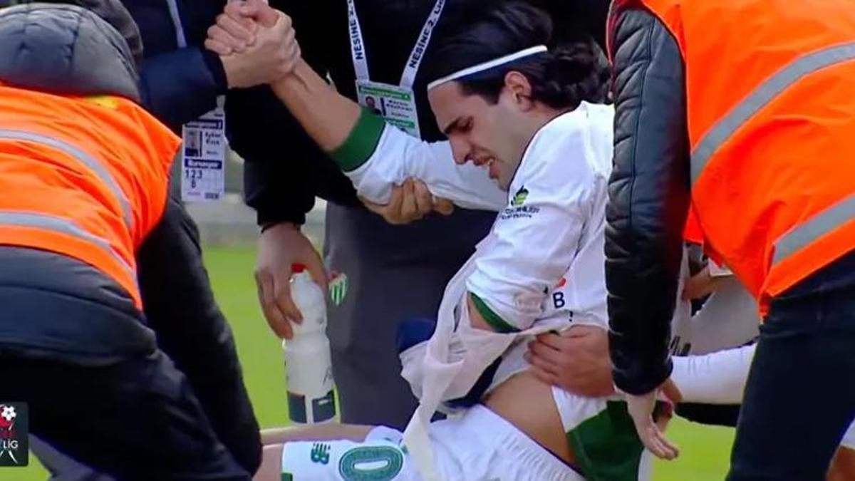 Bursaspor'da Baran Başyiğit depremi! Ameliyat oldu, haftalarca forma giyemeyecek