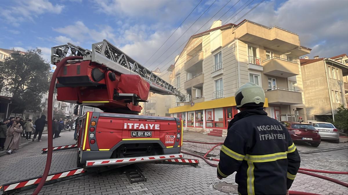İzmit’te ev yangını; 5 kişi dumandan etkilendi