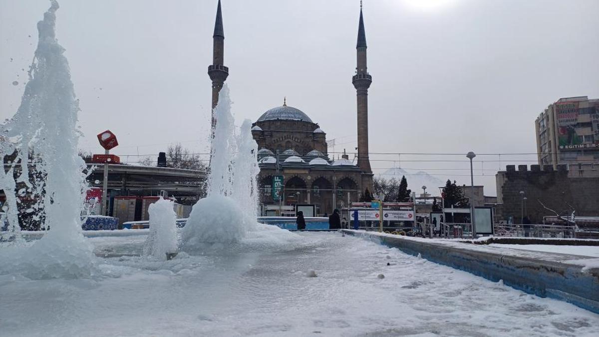 Kayseri buz tuttu! Sıcakleksi 23 olarak ölçüldü