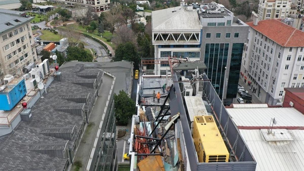 Şişli'de mühürlü otelin çatı katı yıkıldı! Gerekçesi: Ruhsatsız!