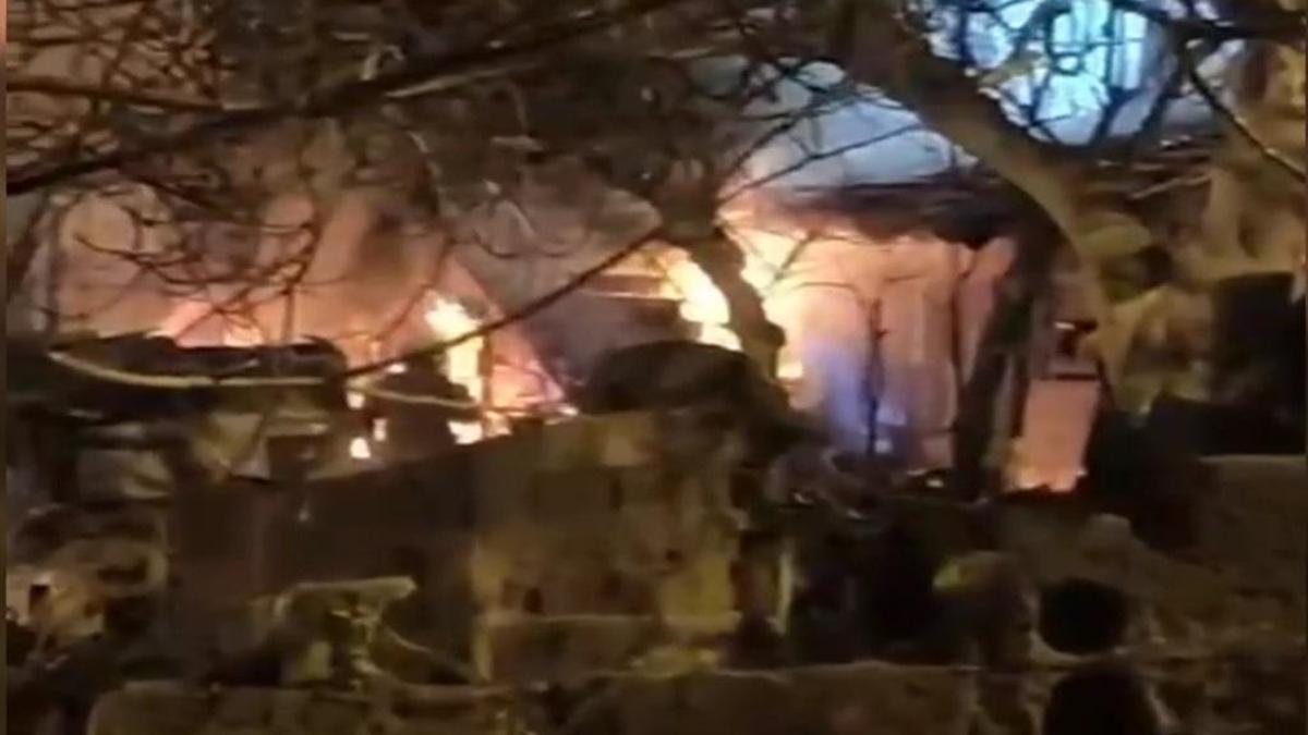 Eyüpsultan'da iki gecekondu alev aldı: 1 ölü 1 yaralı